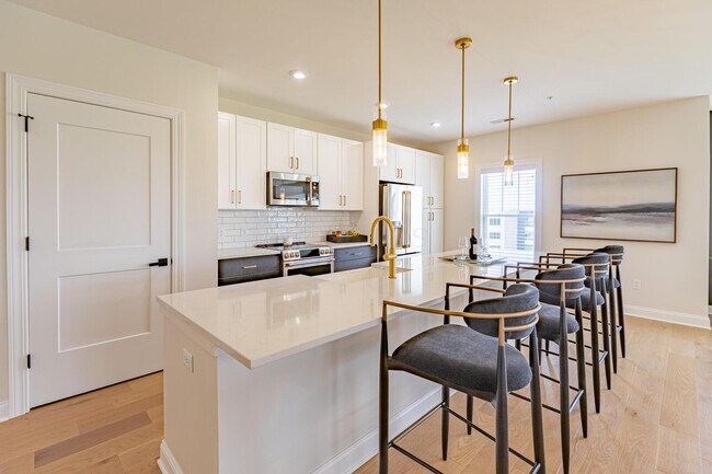 Building Photo - 5211 Highpointe Lakes Dr