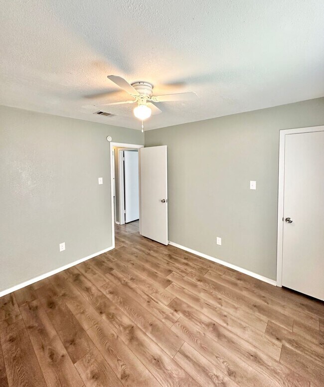 Building Photo - Modern Comfort in a Spacious 4BR Home