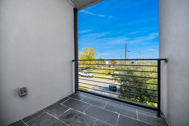 Building Photo - 3204 Sherman St