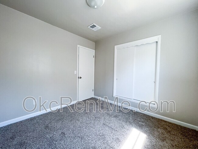 Building Photo - 1428 SW 62nd St