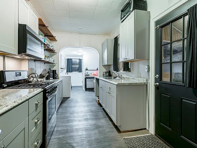 Building Photo - Updated 4 Bed 2 Bath Townhouse in Lancaster City!