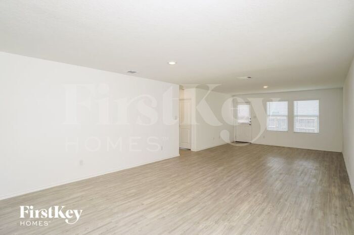 Building Photo - 2418 Double Oak Dr