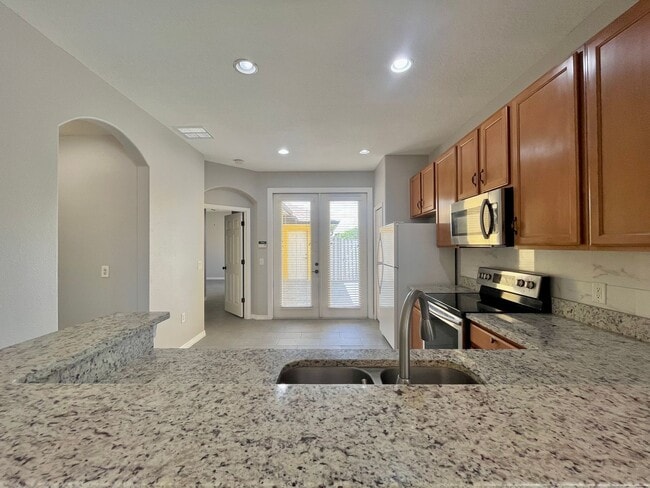 Building Photo - Hunter's Creek - 3 Bedroom, 2.5 Bathroom T...