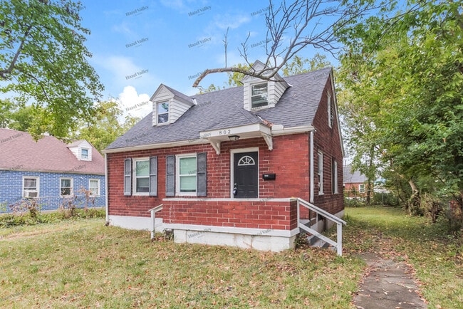 Building Photo - 802 Van Buren St