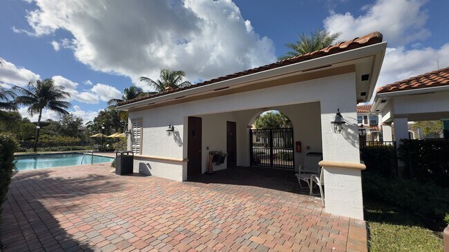 Building Photo - Charming 2-Bed Townhouse with on Ashley River Road!