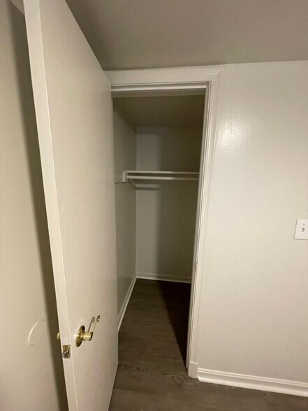 Building Photo - 2008 Fort Davis St SE