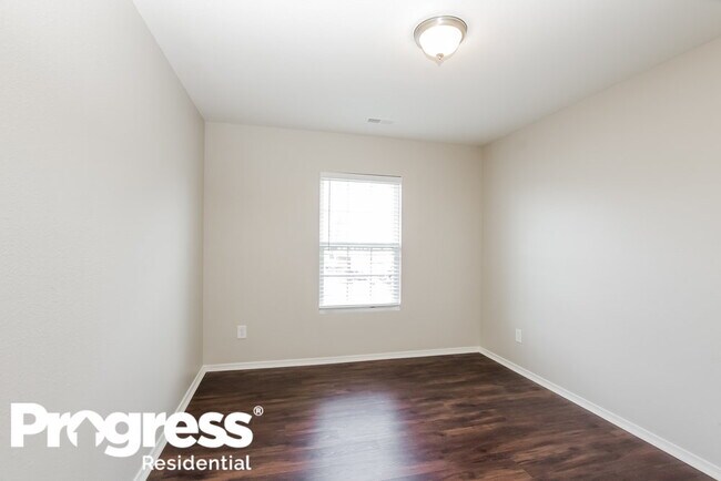 Building Photo - 910 Willow Wind Dr
