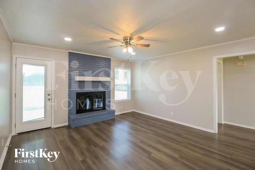 Building Photo - 743 Nancy Lynn Terrace