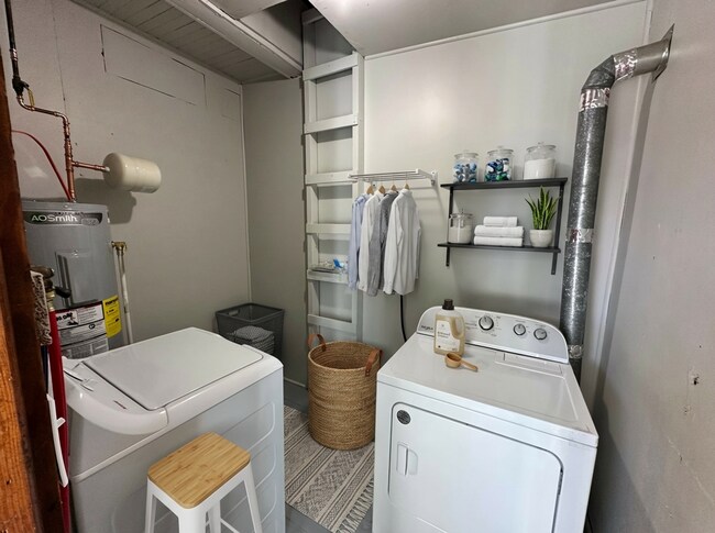 Building Photo - Remodeled 2BR in Kingston | Central A/C + In-Unit W/D + Parking | Pet Friendly