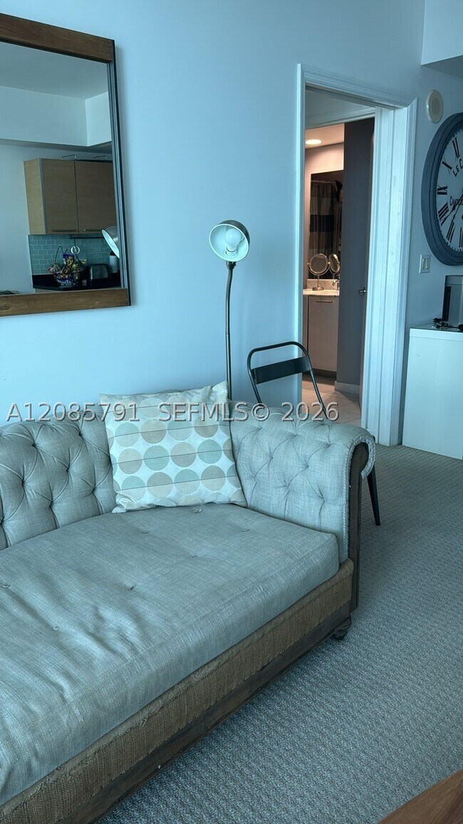 Building Photo - 950 Brickell Bay Dr