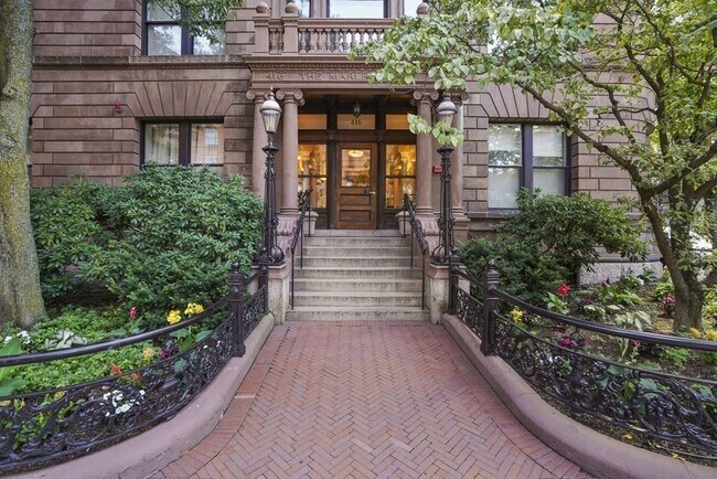Building Photo - 424 Marlborough St