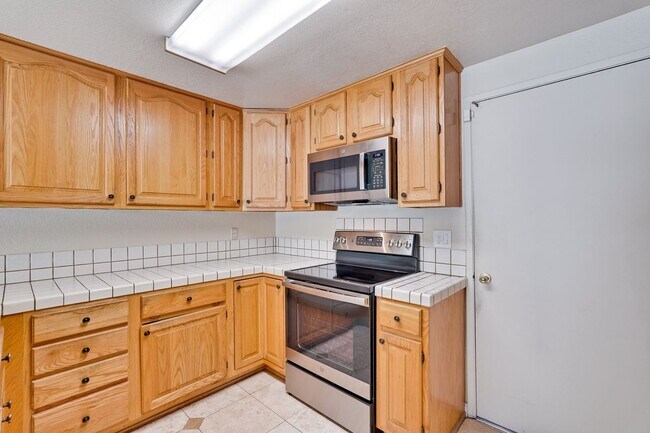 Building Photo - 6651 Bunker Hill Ct
