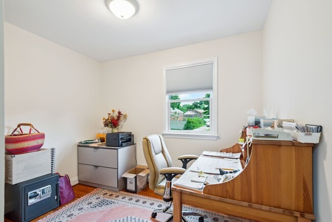 Building Photo - Totally update and impeccably maintained 4...