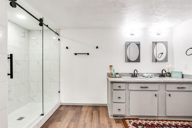 Building Photo - 8321 Breezewood Dr