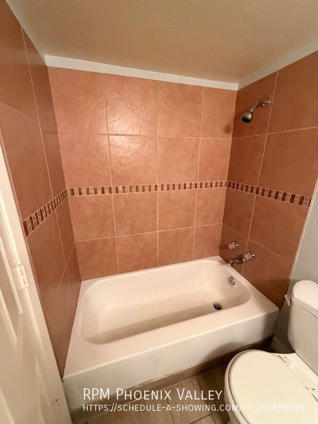 Building Photo - 3402 N 32nd St