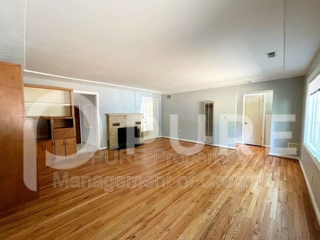 Primary Photo - 8506 SE Mill St