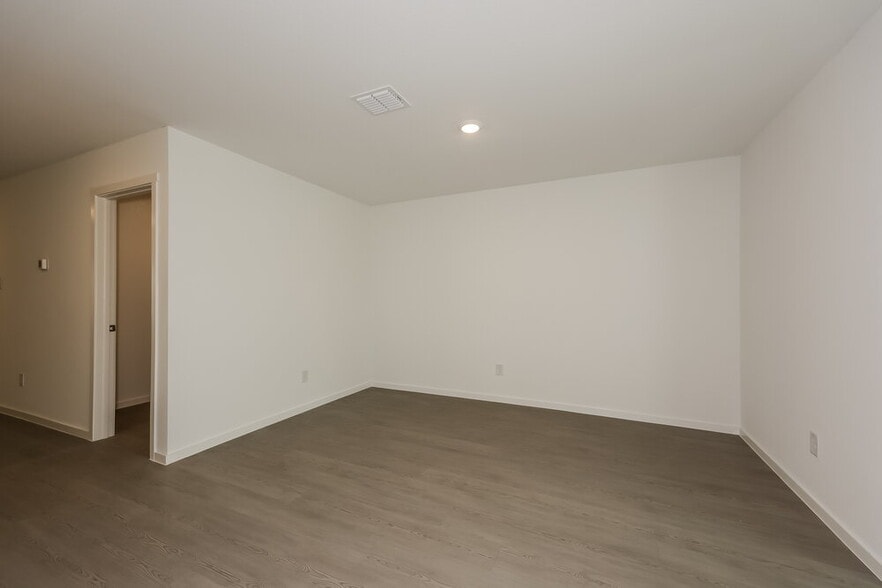 Building Photo - 2233 Crested Saguaro St