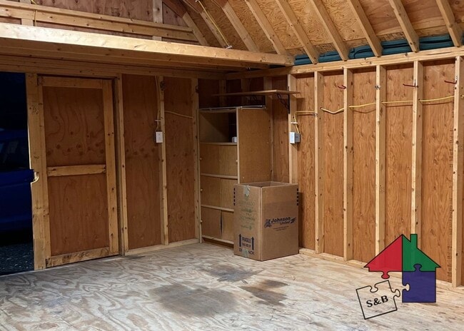 Building Photo - Your Dream Home Awaits: Spacious 3-Bedroom...