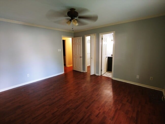 Building Photo - 5 Hickory Ln