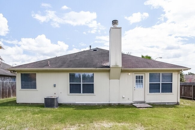 Building Photo - 2447 Halstead Dr