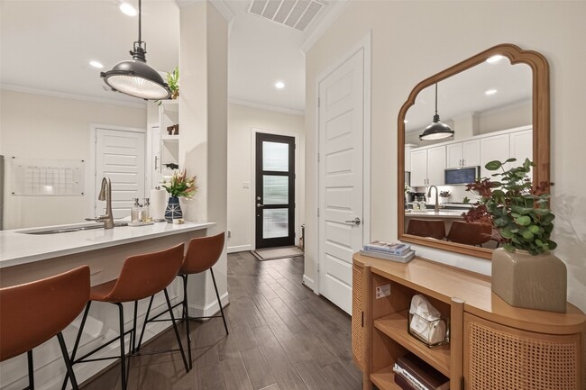 Building Photo - 1027 Gross St