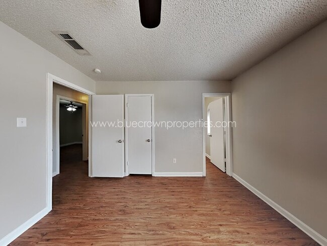 Building Photo - 900 Cannon Dr