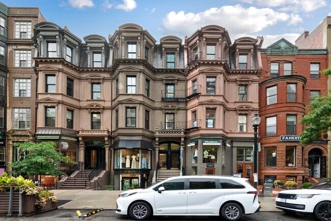 Building Photo - 121 Newbury St