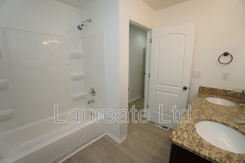 Building Photo - 2995 W Yale Ave