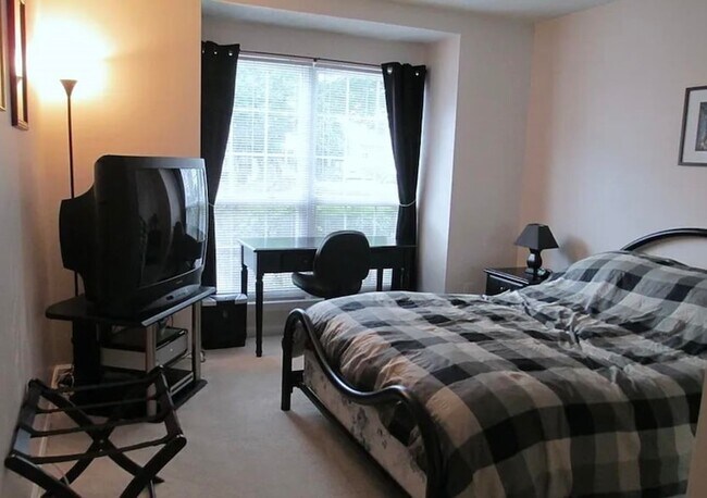 Building Photo - 29 Walnut St