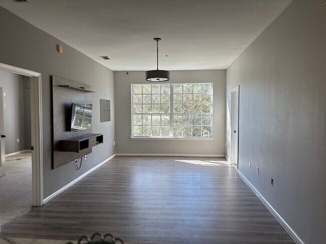 Building Photo - 10550 Baymeadows Rd