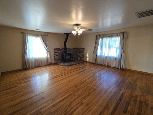 Building Photo - 1316 Rohnerville Rd