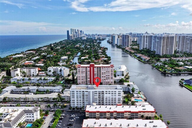 Building Photo - 3113 S Ocean Dr