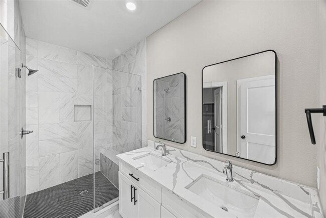 Building Photo - 8128 Chateau St