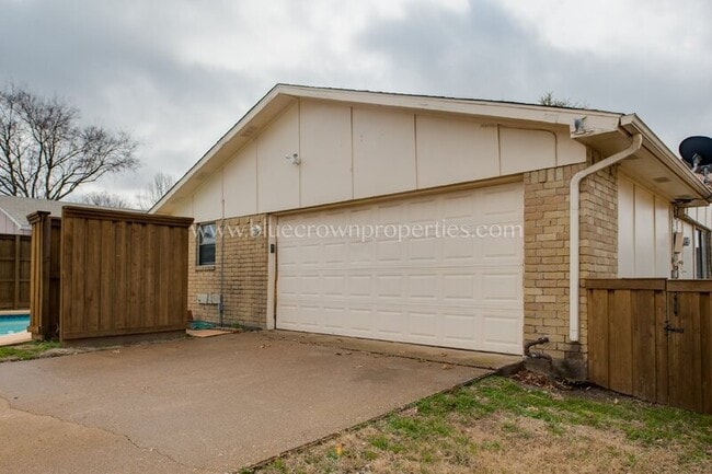 Building Photo - 10239 Catalpa Rd