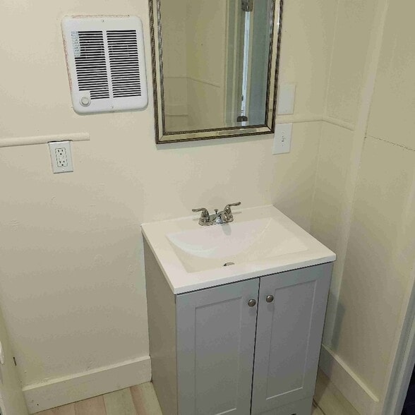 Building Photo - 1590 Reeder Ave