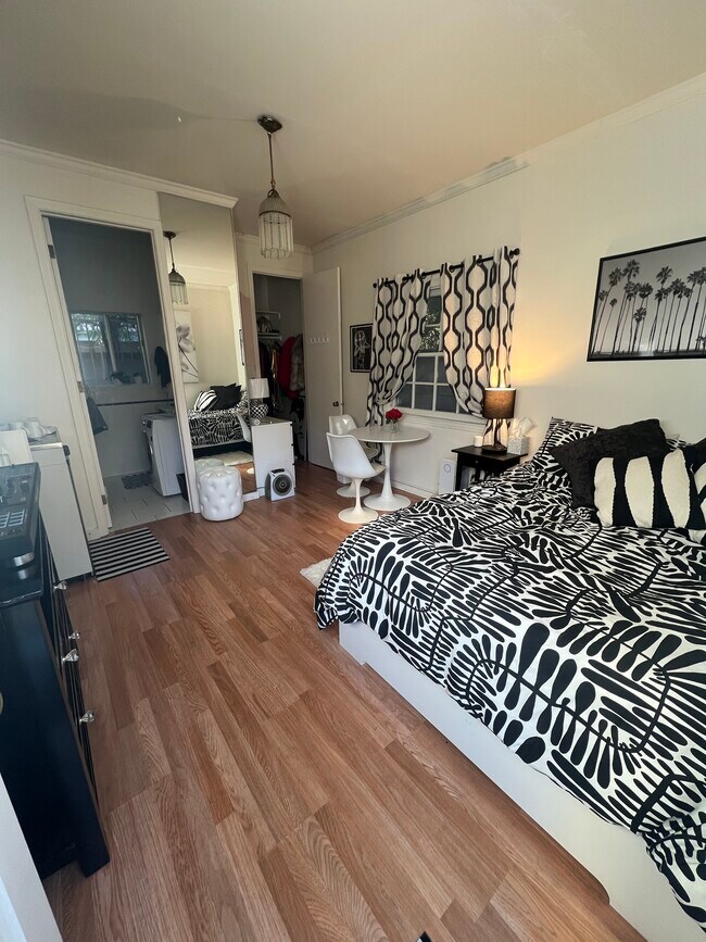 Building Photo - 532 S Irving Blvd