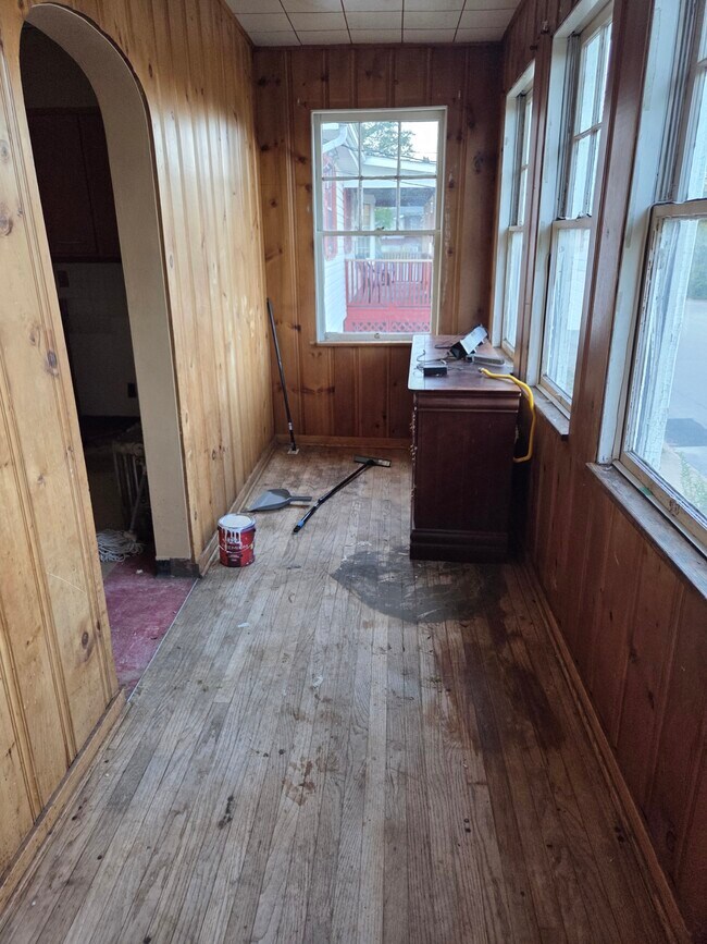 Building Photo - 325 Glenn St