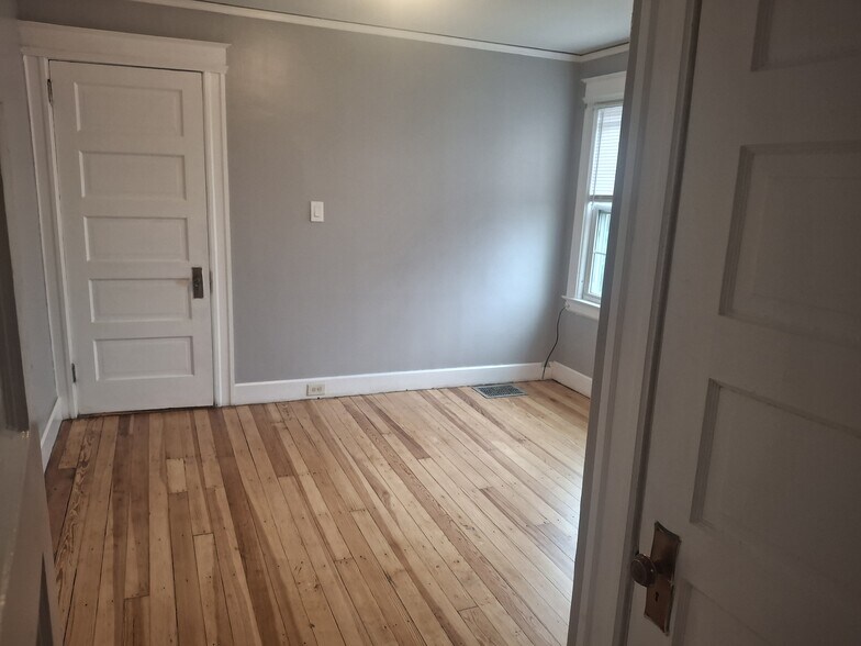 Family room - 422 Prospect Ave