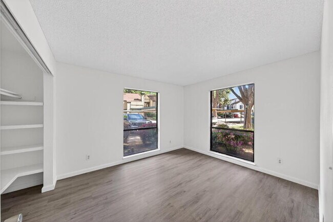 Building Photo - 251 Del Verde Cir