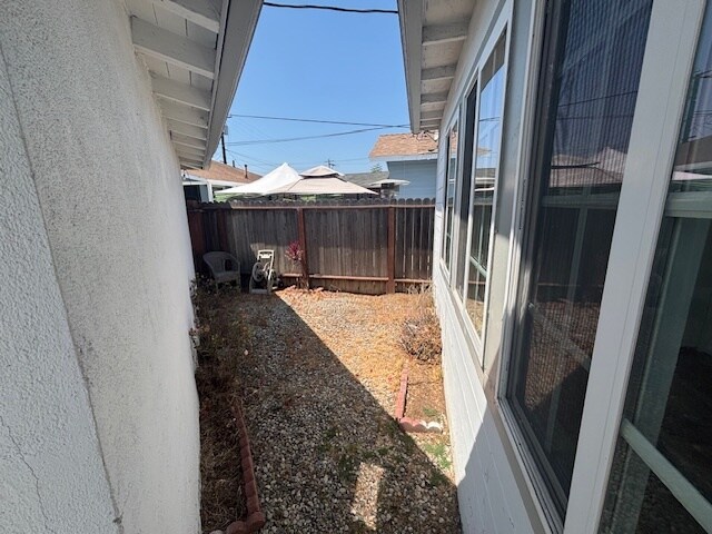 Additinal backyard space for grill or garden - 4156 W 161st St