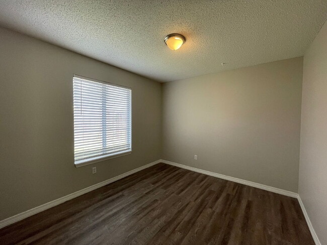 Building Photo - "Charming 3-Bed Oasis with 2 Baths in Prime Panama City Beach Location – 1,423 Sq. Ft. of Serene ...