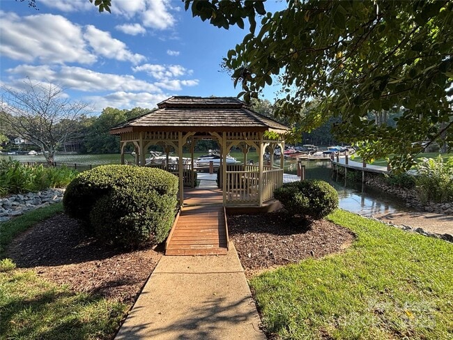 Building Photo - 111 Monterey Dr