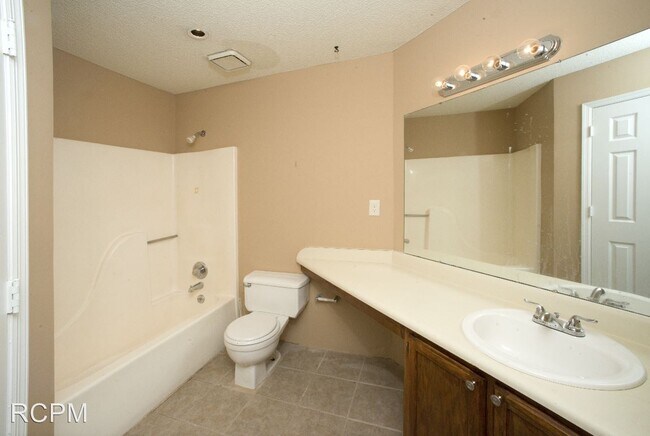 Building Photo - 2 br, 2 bath House - 1039 Stones Throw