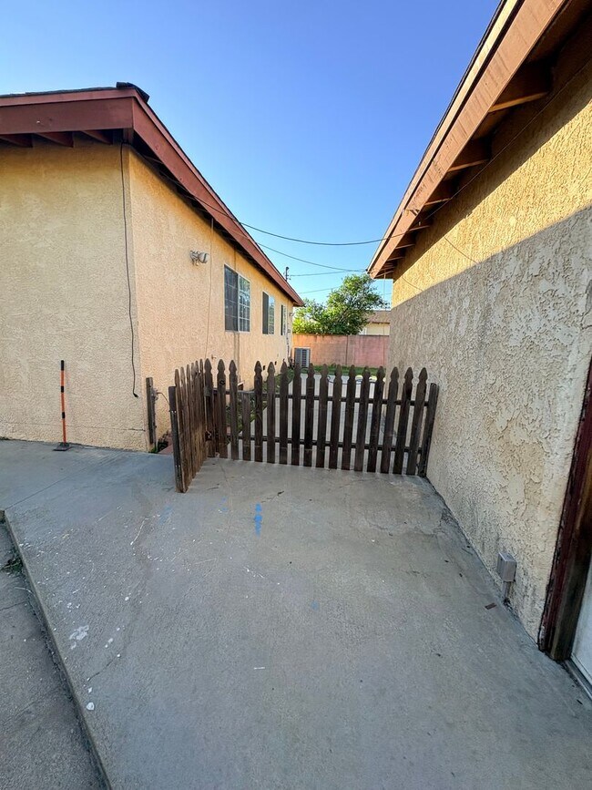 Building Photo - beautiful 4 bedroom 4 baths in West covina. Must see!