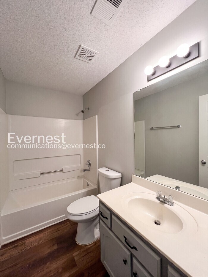 Building Photo - 5370 Woodchase Dr