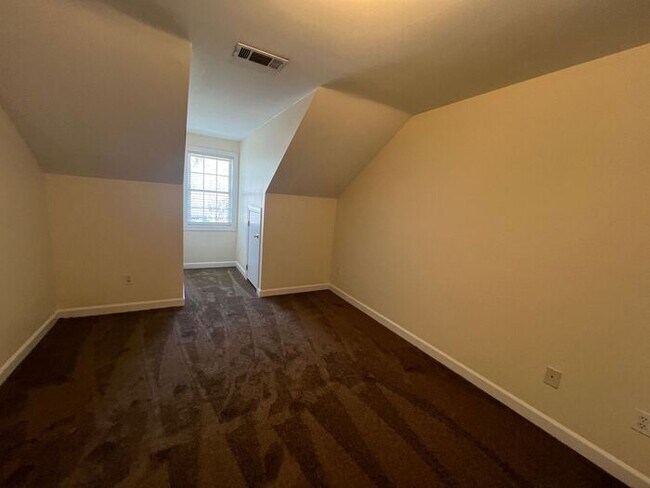 Building Photo - 4BRd Carleton Place, Upscale Brick town home, 1 car garage!  Central Wilmington!