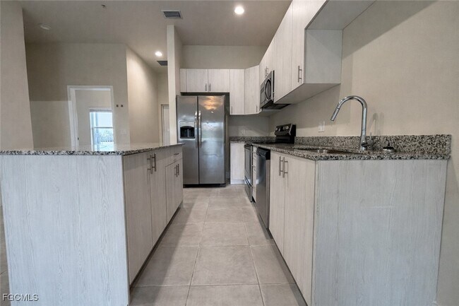 Building Photo - 3313 SW 8th Pl