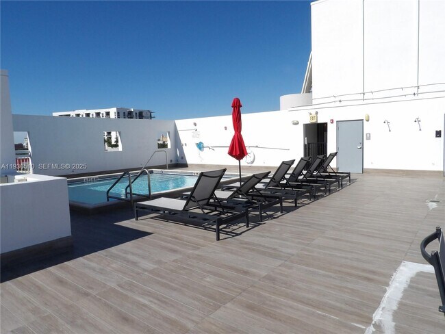 Building Photo - 2740 SW 28th Terrace