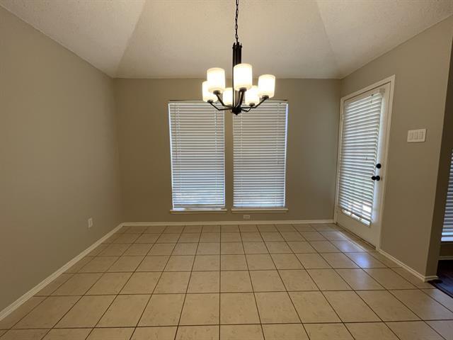 Building Photo - 1405 High Crest Dr