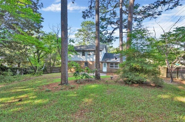 Building Photo - 2701 Lake Club Dr